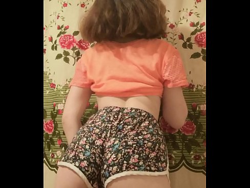 ❤️ سيڪسي نوجوان بيبي پنهنجي شارٽس کي ڪئميرا تي هٽائيندي ❤❌ ❌❤