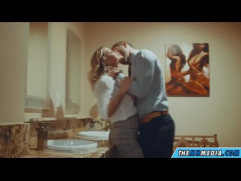 ❤️ جڏهن هڪ busty سنهري اوھان کي هڪ عوامي آرام روم ۾ seduces ❤❌ ❌❤